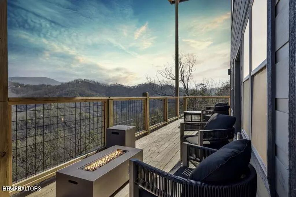 Photo of 3051 Hatcher Top Rd, Sevierville, TN 37862 (MLS # 1321565)