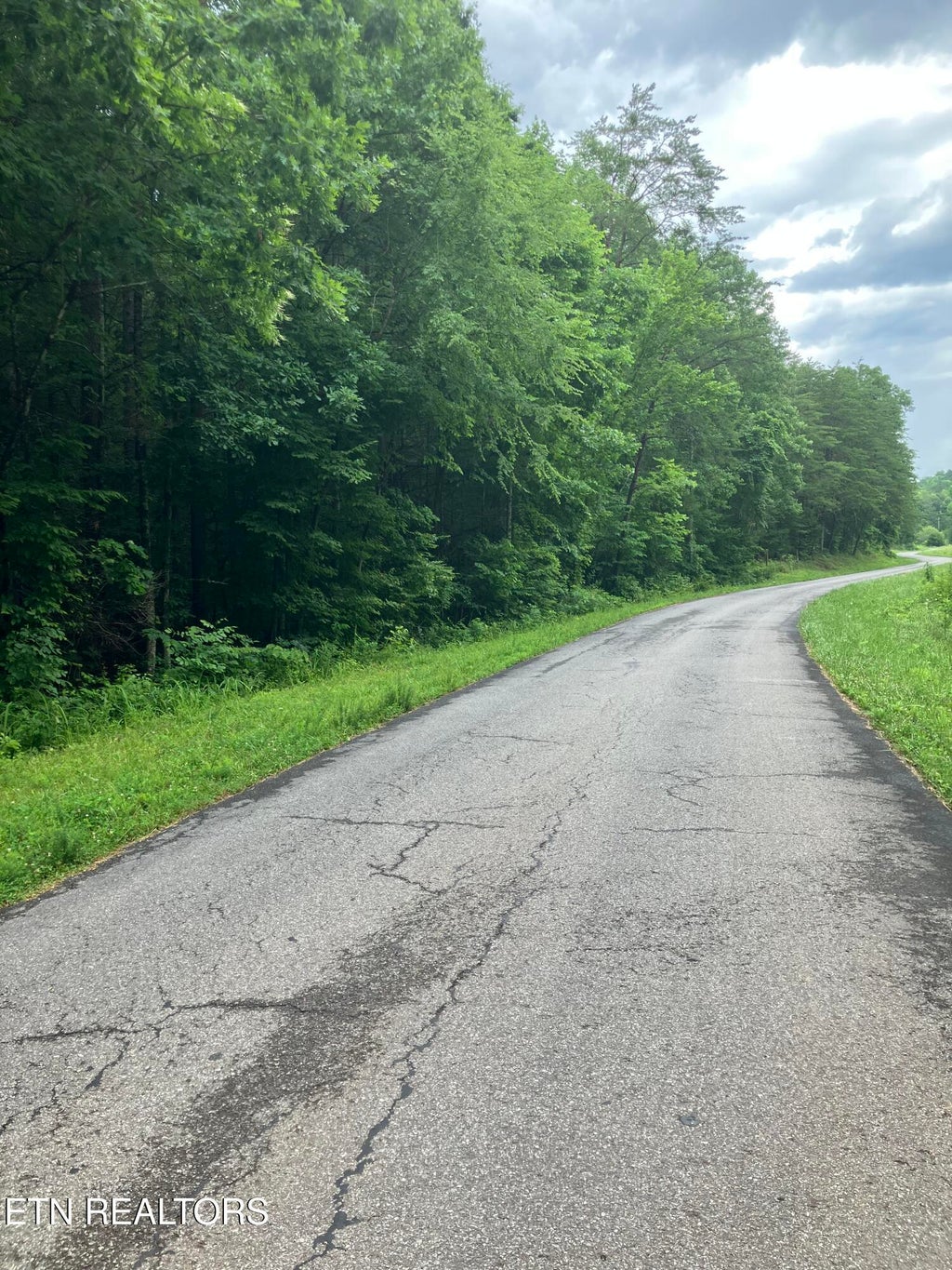 Photo of 4 3 Point Rd, Vonore, TN 37885 (MLS # 1344639)