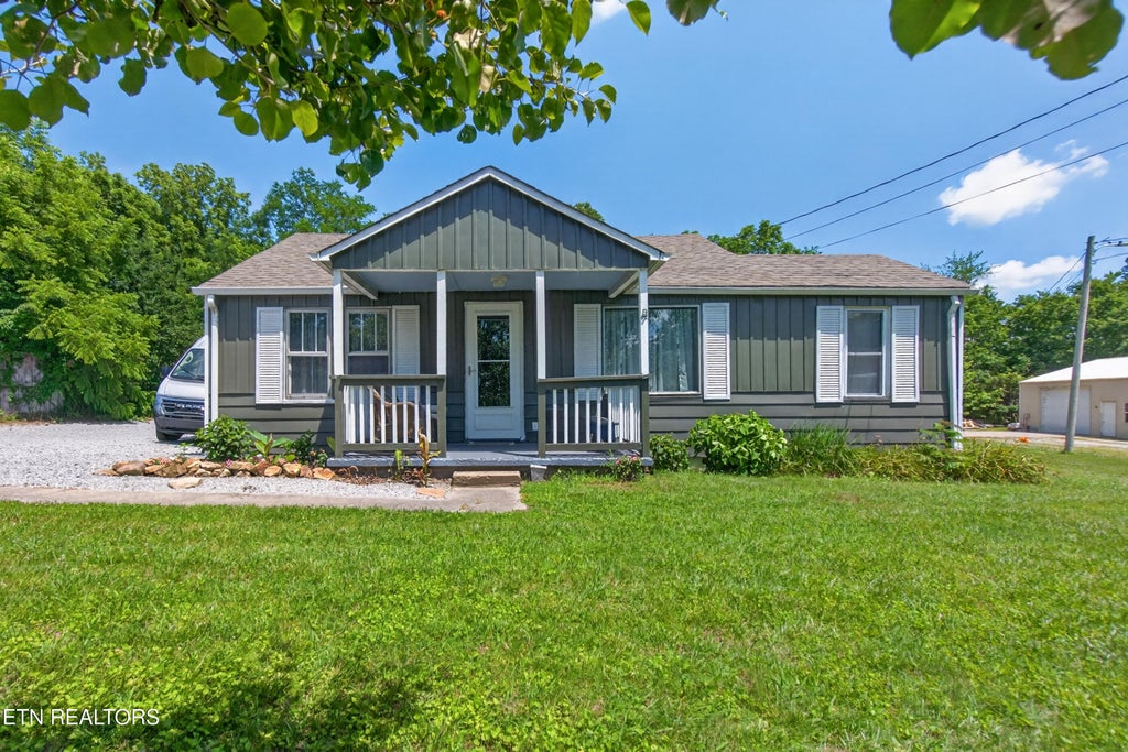 Photo of 986 Sparta Hwy, Crossville, TN 38572 (MLS # 1344450)
