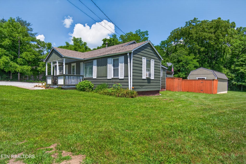 Photo of 986 Sparta Hwy, Crossville, TN 38572 (MLS # 1344450)