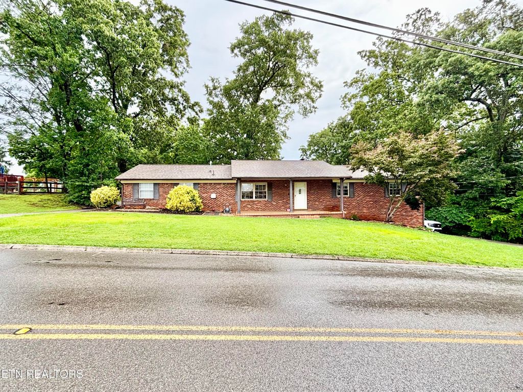 Photo of 7512 Temple Acres Drive, Knoxville, TN 37938 (MLS # 1342832)
