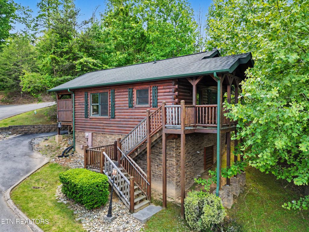 Photo of 816 Spirit Loop Way, Gatlinburg, TN 37738 (MLS # 1341034)
