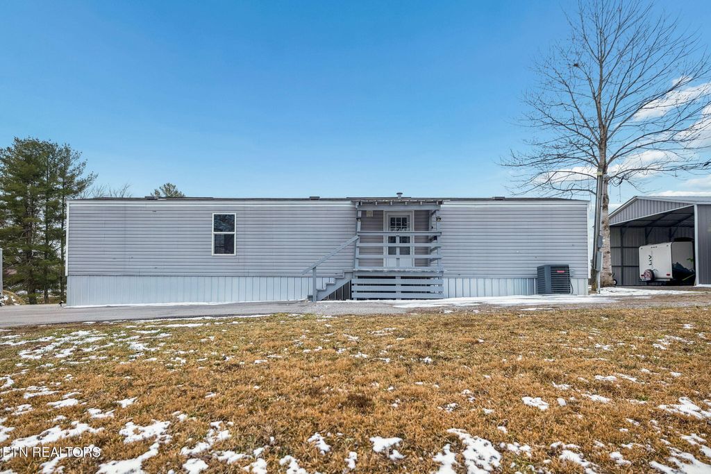 Photo of 106 Oak Hill Drive, Jamestown, TN 38556 (MLS # 1328439)