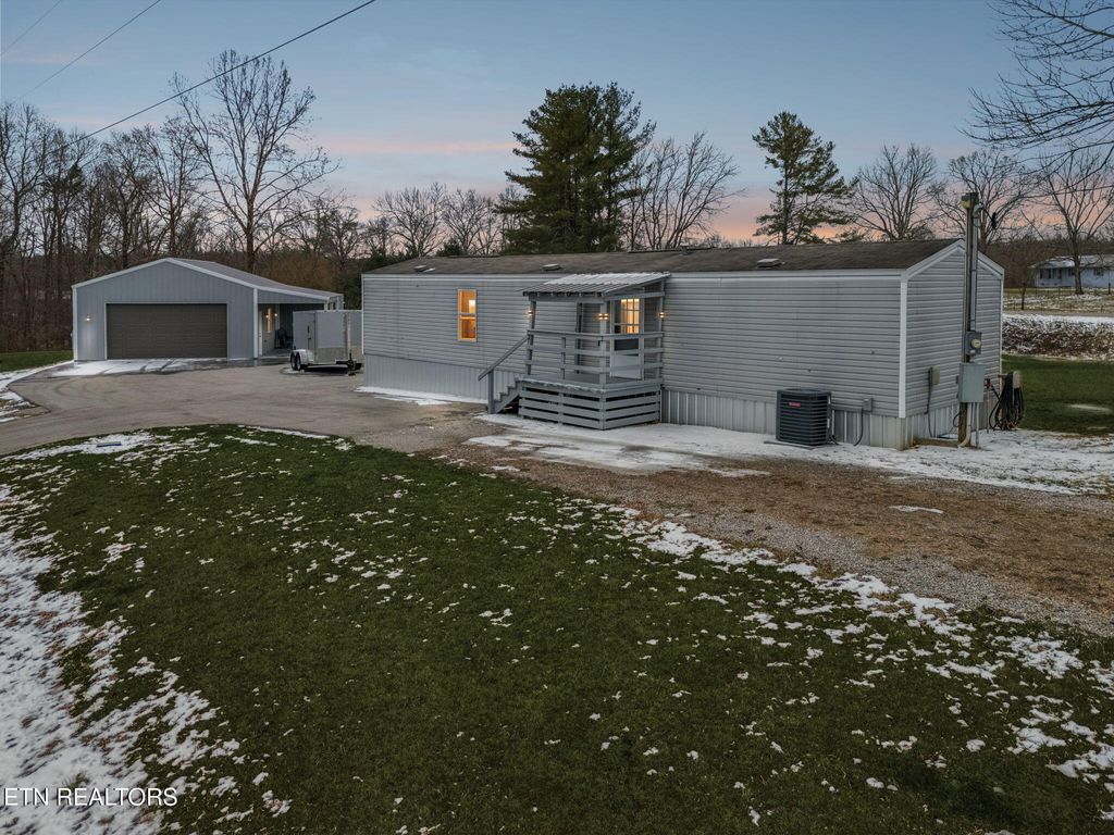 Photo of 106 Oak Hill Drive, Jamestown, TN 38556 (MLS # 1328439)