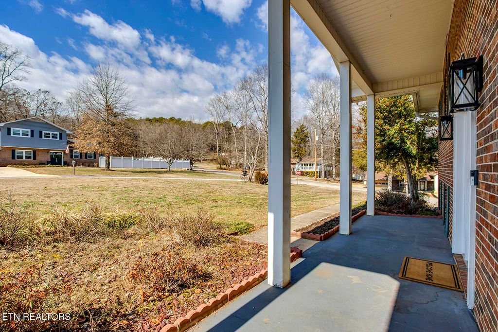 Photo of 127 Scenic Lake Drive, Harriman, TN 37748 (MLS # 1328766)