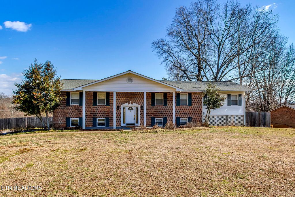 Photo of 127 Scenic Lake Drive, Harriman, TN 37748 (MLS # 1328766)