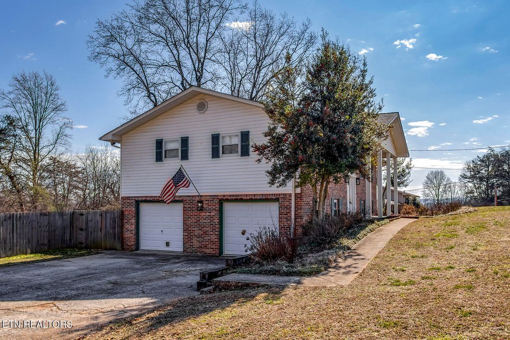 Photo of 127 Scenic Lake Drive, Harriman, TN 37748 (MLS # 1328766)