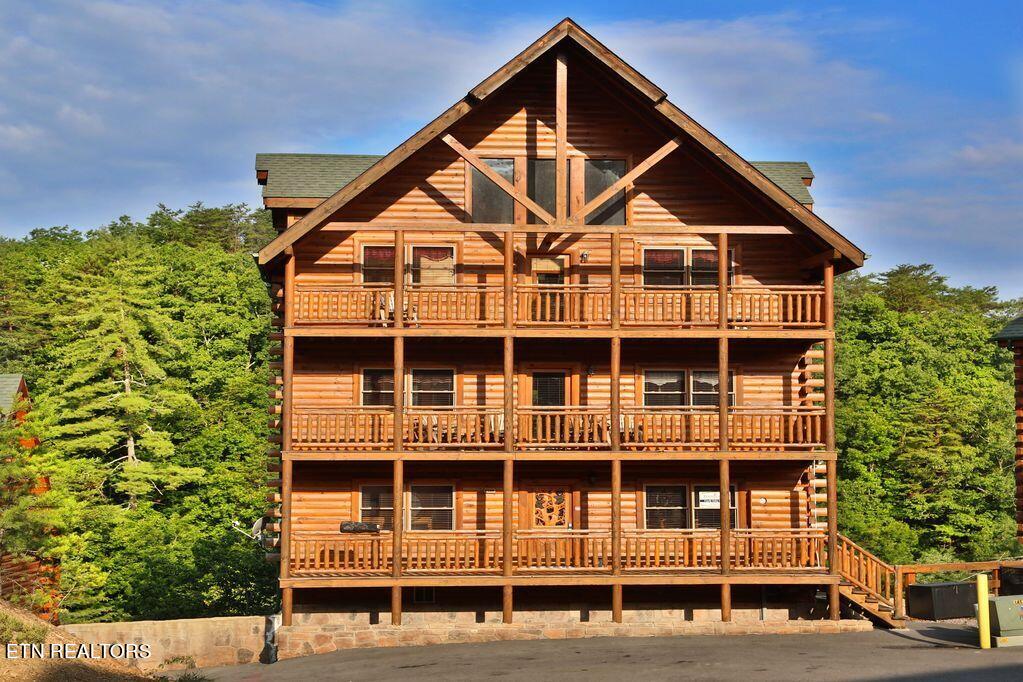 Photo of 1106 Black Bear Cub Way, Sevierville, TN 37862 (MLS # 1239152)
