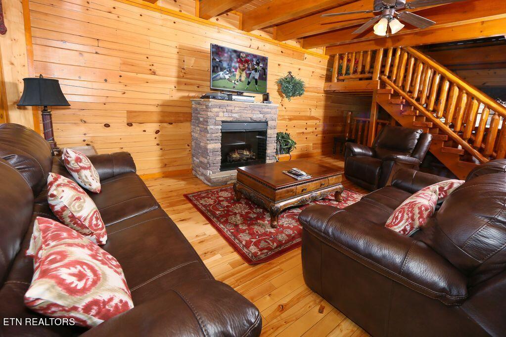 Photo of 1106 Black Bear Cub Way, Sevierville, TN 37862 (MLS # 1239152)