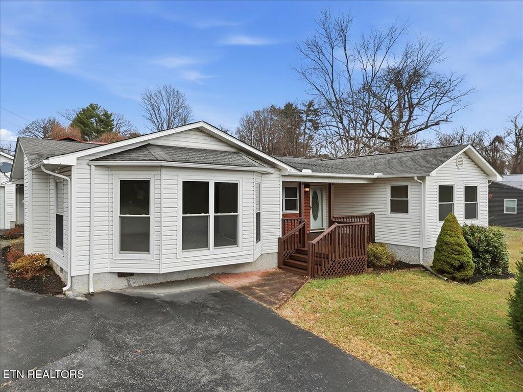 Photo of 211 Hilltop Rd, LaFollette, TN 37766 (MLS # 1323048)