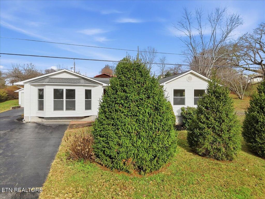 Photo of 211 Hilltop Rd, LaFollette, TN 37766 (MLS # 1323048)