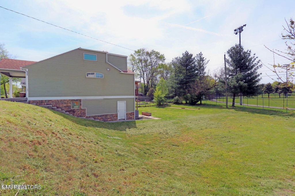 Photo of 1706 Woodbine Ave, Knoxville, TN 37917 (MLS # 1325952)