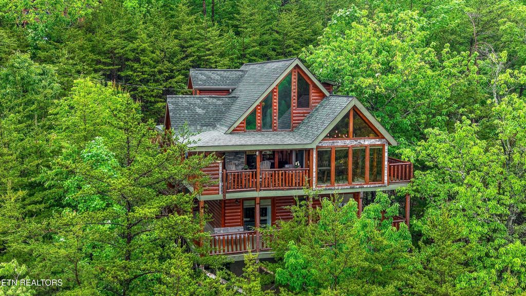Photo of 1560 Starwood Way, Sevierville, TN 37862 (MLS # 1340379)