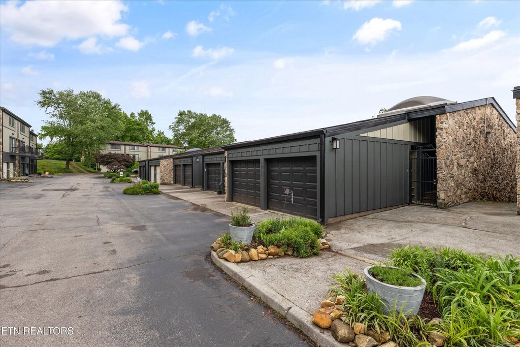 Photo of 1911 Cherokee Bluff Drive, Knoxville, TN 37920 (MLS # 1338126)