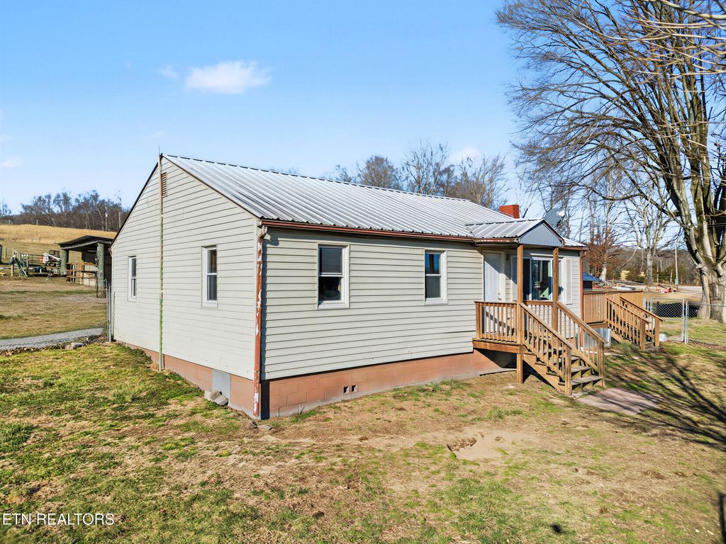 Photo of 251 Oak Grove Rd, Sharps Chapel, TN 37866 (MLS # 1329461)