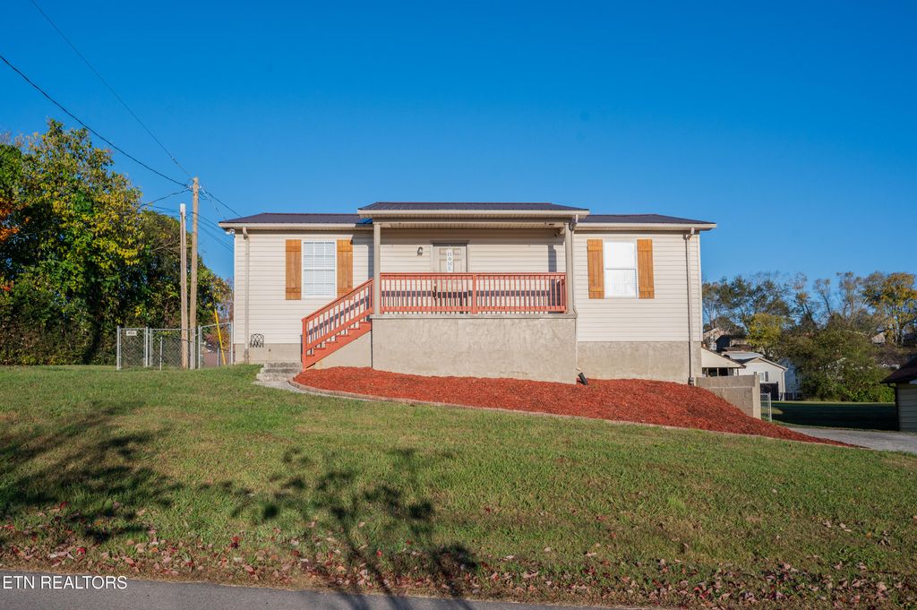 Photo of 902 Medaris St, Clinton, TN 37716 (MLS # 1321404)