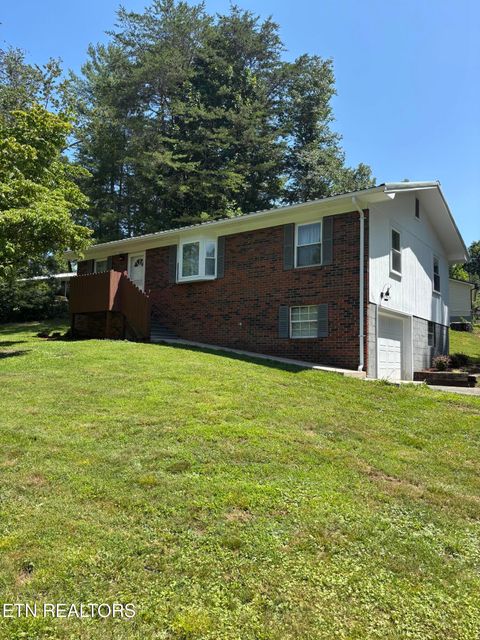 Photo of 105 Nelson St, Harrogate, TN 37752 (MLS # 1347208)