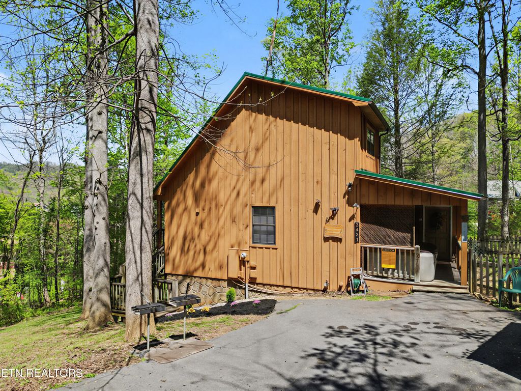 Photo of 3421 Shelnutt Way, Sevierville, TN 37862 (MLS # 1336347)