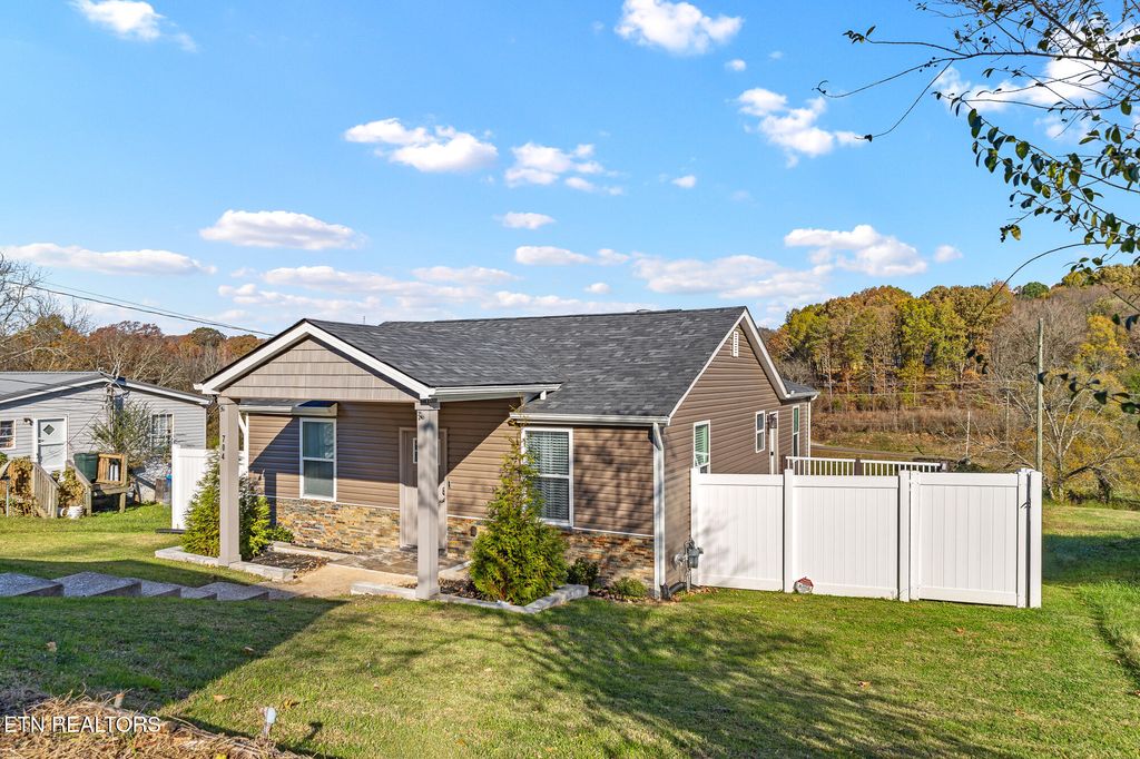 Photo of 704 Childress Ave, Sweetwater, TN 37874 (MLS # 1322056)