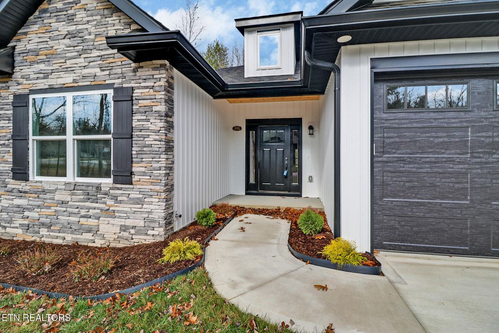 Photo of 141 Windsor Rd, Crossville, TN 38558 (MLS # 1311833)