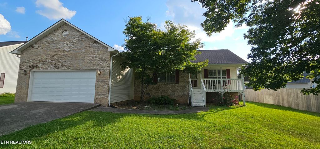Photo of 549 Pebble Creek Rd, Knoxville, TN 37918 (MLS # 1324474)