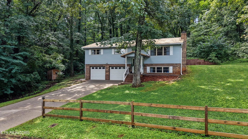 Photo of 710 Greenwood Drive, Maryville, TN 37803 (MLS # 1351848)