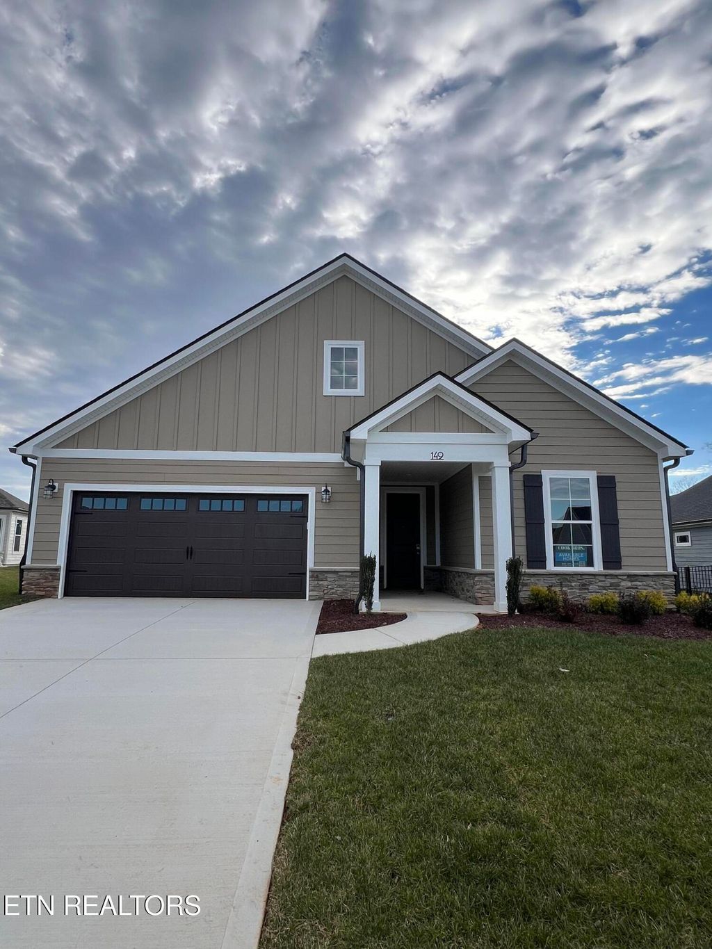 Photo of 149 Honeysuckle Drive, Lenoir City, TN 37771 (MLS # 1326813)