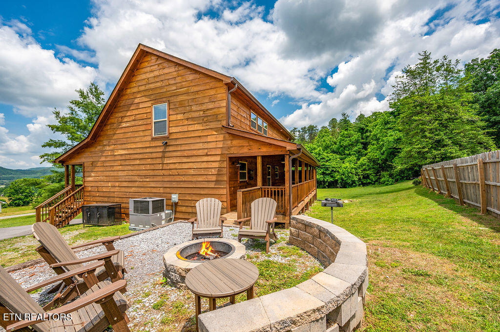 3453 Laurel Ridge Way
