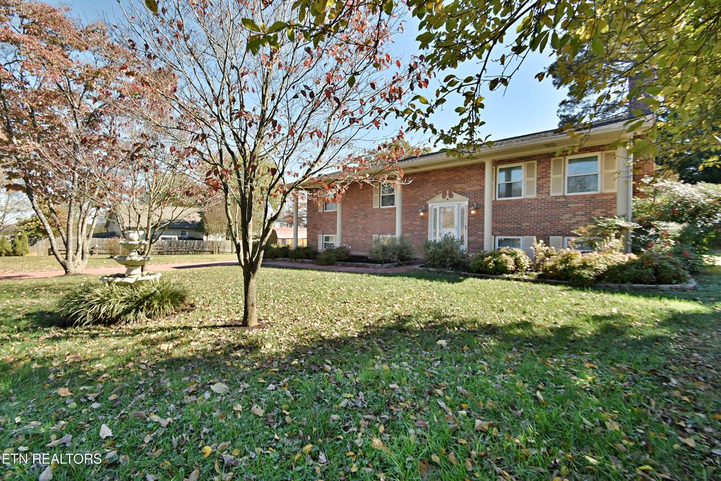 Photo of 880 Darwin St, Alcoa, TN 37701 (MLS # 1322589)