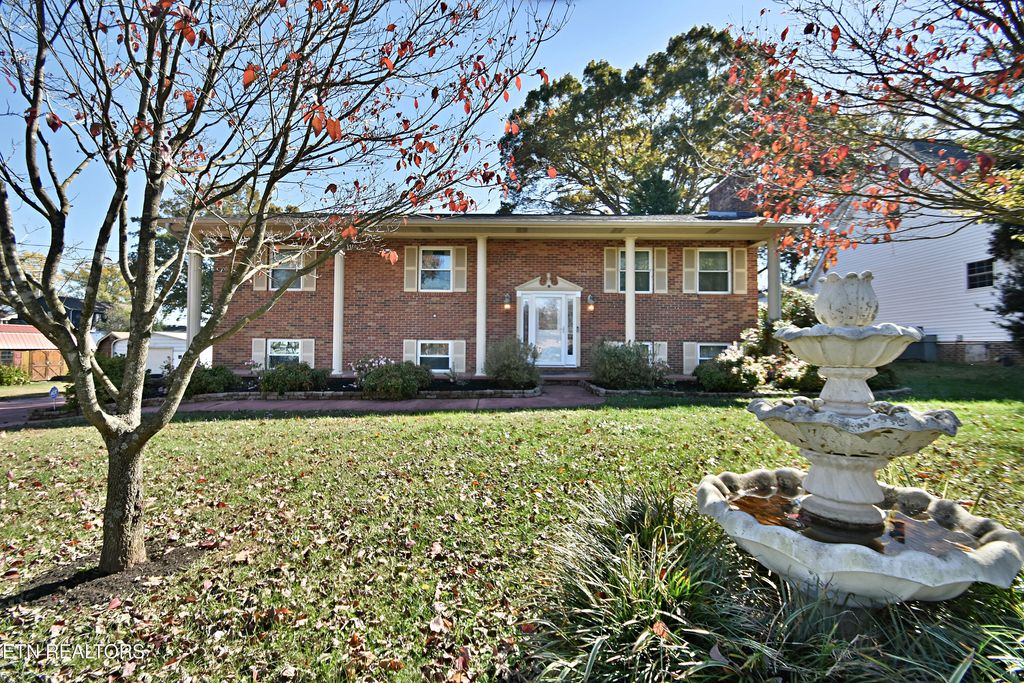 Photo of 880 Darwin St, Alcoa, TN 37701 (MLS # 1322589)