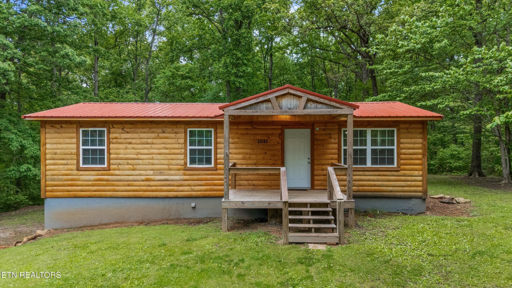 Photo of 1042 Ridge Rd, Madisonville, TN 37354 (MLS # 1300385)