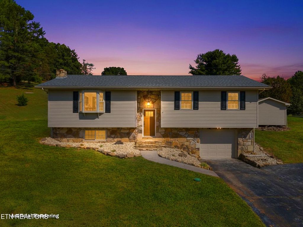 Photo of 136 Cardwell Drive Drive, Tazewell, TN 37879 (MLS # 1317713)