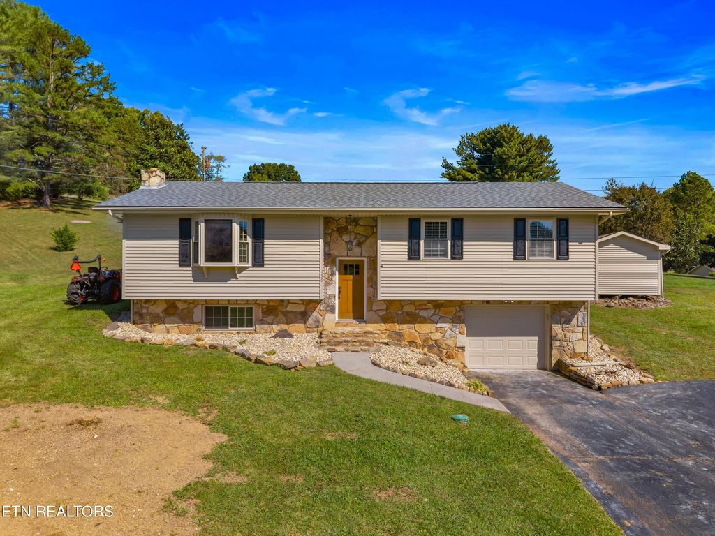 Photo of 136 Cardwell Drive Drive, Tazewell, TN 37879 (MLS # 1317713)