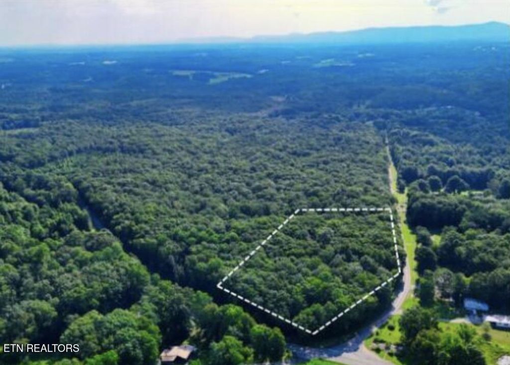 Photo of 5 Lantana Rd, Crossville, TN 38572 (MLS # 1346796)
