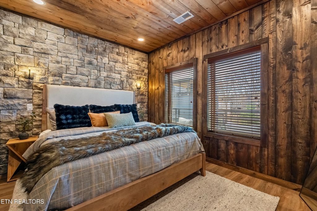 Photo of 436 Hatchet Way, Pigeon Forge, TN 37863 (MLS # 1334555)