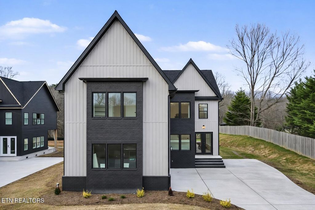 Photo of 1904 Amherst Rd, Knoxville, TN 37921 (MLS # 1326821)