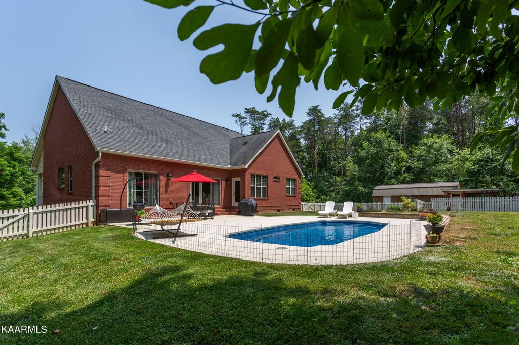 Photo of 3215 Deerfield Drive, Louisville, TN 37777 (MLS # 1231789)