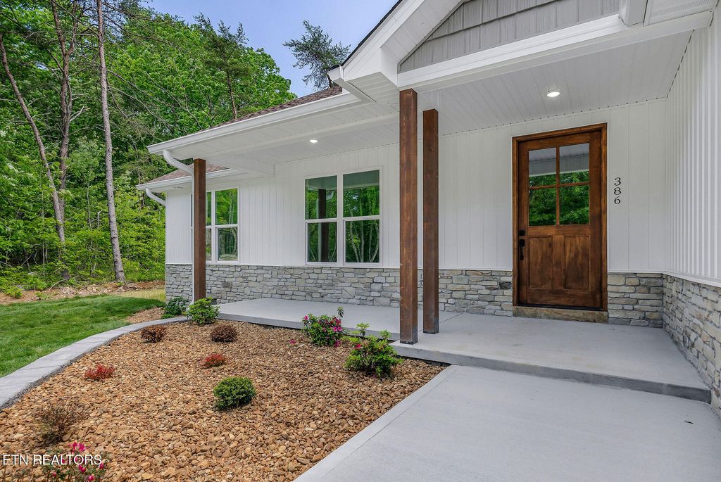 Photo of 386 St George Drive, Fairfield Glade, TN 38558 (MLS # 1330700)