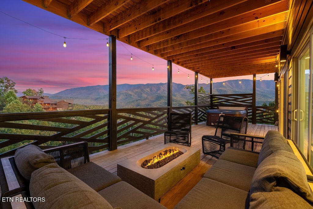 Photo of 839 Deer Path Lane, Gatlinburg, TN 37738 (MLS # 1320678)