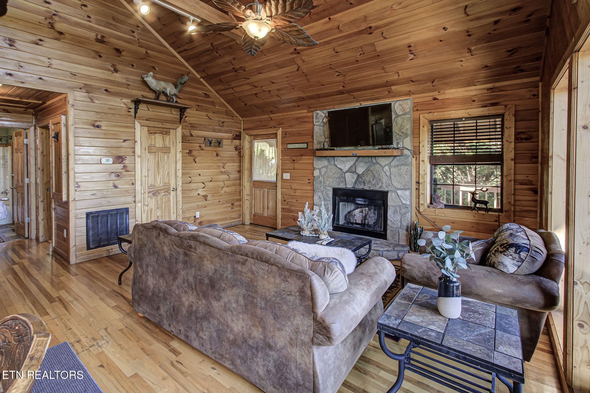 2409 Walnut Cove Way