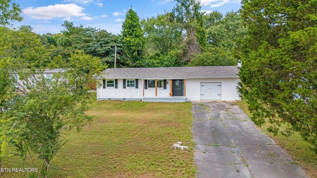 Photo of 312 Lakeview Rd, Harriman, TN 37748 (MLS # 1311172)