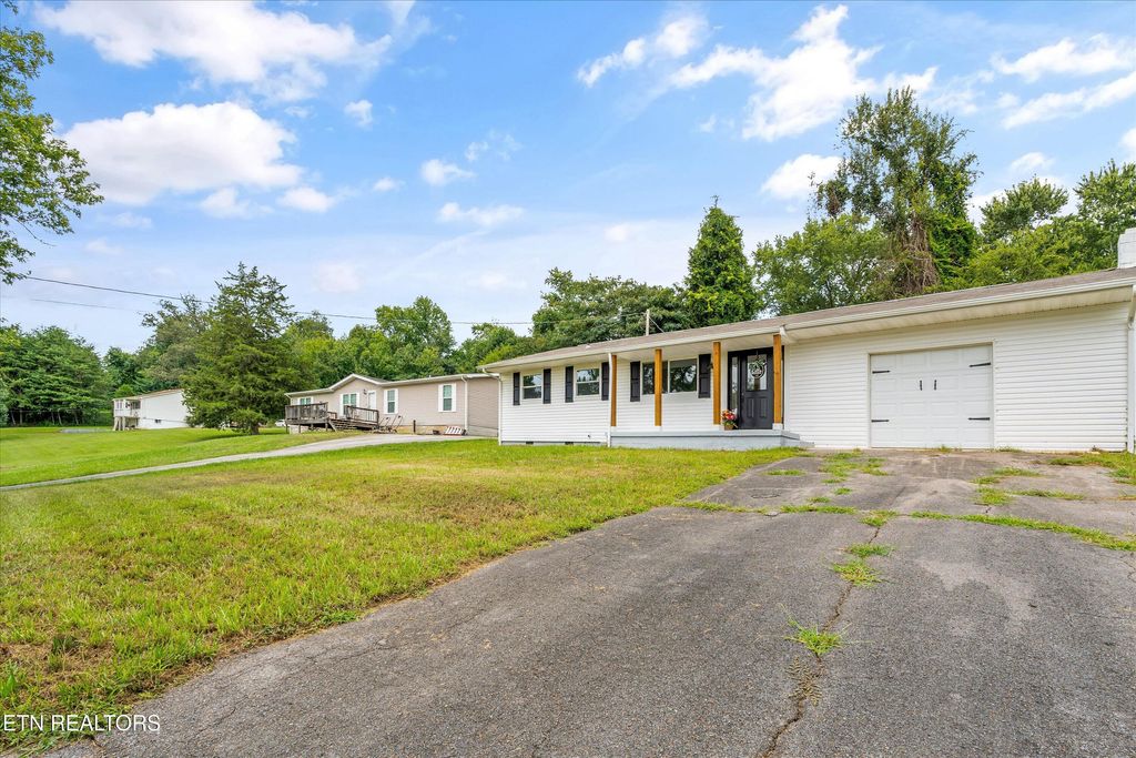 Photo of 312 Lakeview Rd, Harriman, TN 37748 (MLS # 1311172)