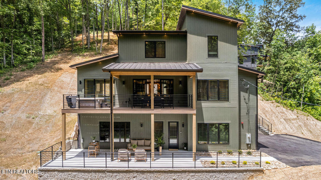 1620 Bear Valley Rd