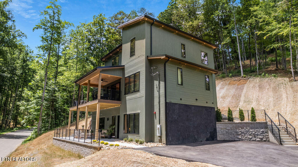 1620 Bear Valley Rd