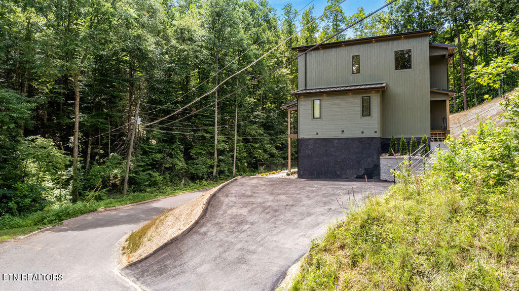 1620 Bear Valley Rd