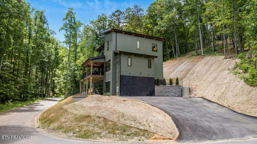 1620 Bear Valley Rd