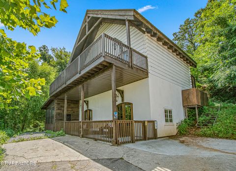 225 Chimney Tops Way Gatlinburg TN 37738
