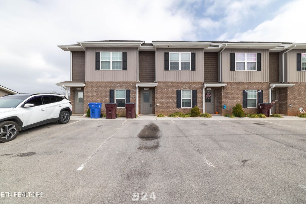 Photo of 924 Warrior Hill Drive, Louisville, TN 37777 (MLS # 1326256)