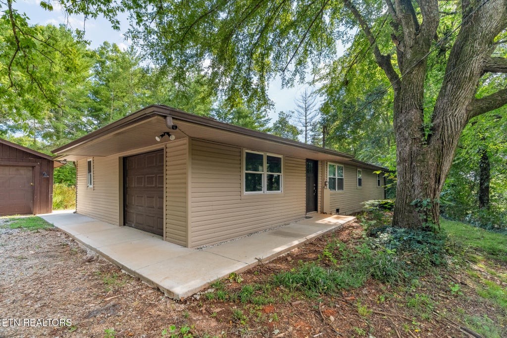Photo of 1319 Boyds Creek Hwy, Seymour, TN 37865 (MLS # 1353133)