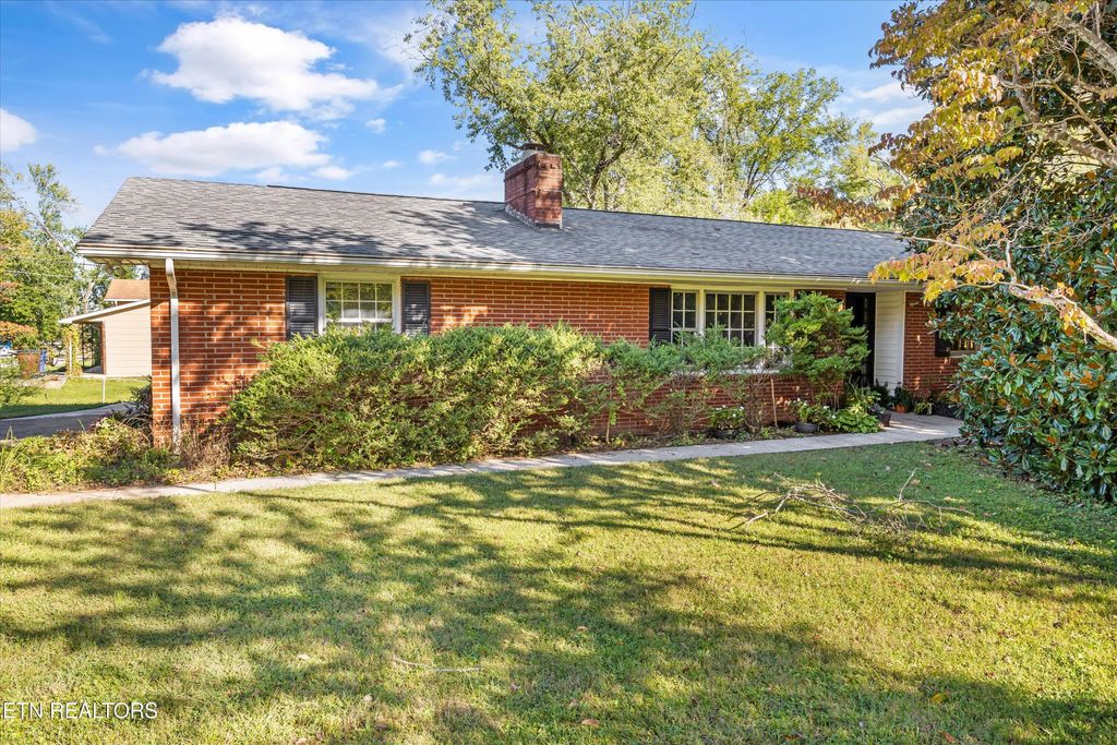 Photo of 124 S Martinwood Rd, Knoxville, TN 37923 (MLS # 1317257)